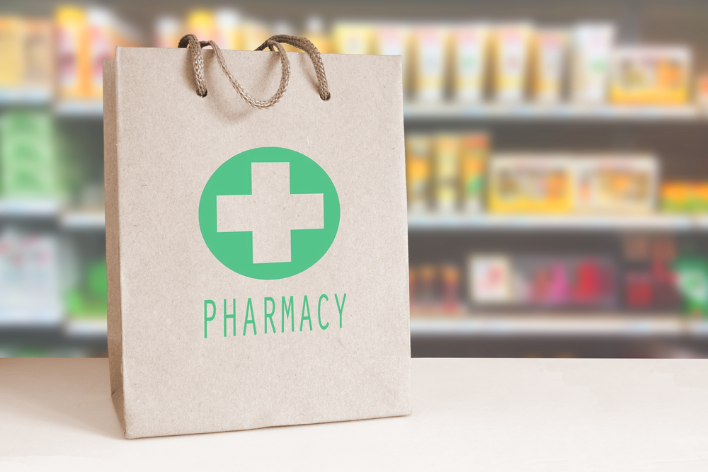 Recycled,paper,bag,with,a,green,pharmacy,logo,in,a